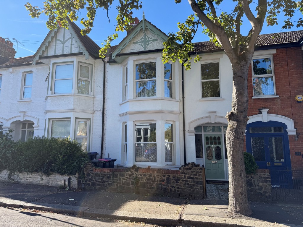 Lot: 132 - THREE-BEDROOM TERRACE HOUSE - Front elevation of the established terraced house in Westcliff